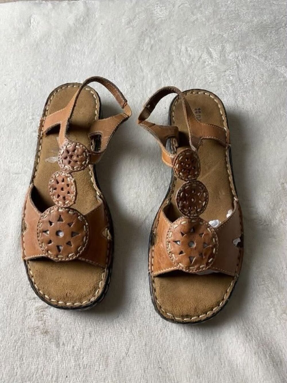 EUC Naturalizer Women's Brown Leather Sandals size 8
